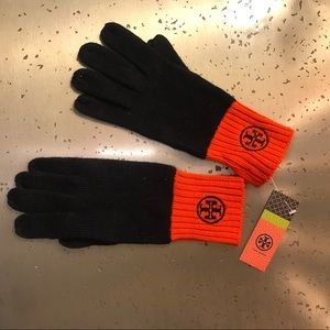 Tory Burch 100% Wool Gloves